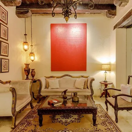 Сasa de vacaciones 7br Luxury House Inside Of The Walled City!
