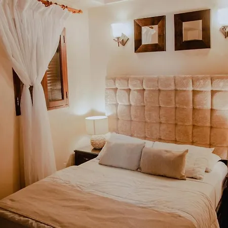 Сasa de vacaciones 7br Luxury House Inside Of The Walled City!