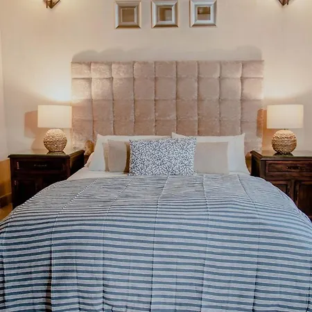 7br Luxury House Inside Of The Walled City!