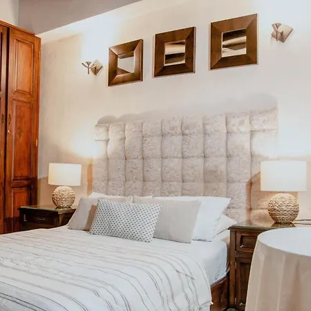 Сasa de vacaciones 7br Luxury House Inside Of The Walled City! Cartagena