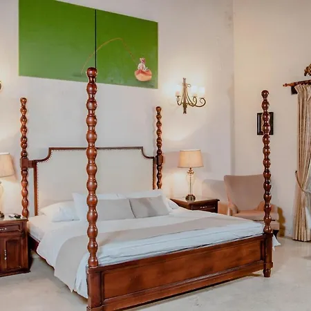 Сasa de vacaciones 7br Luxury House Inside Of The Walled City!