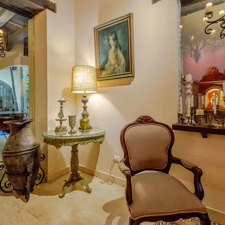 Сasa de vacaciones 7br Luxury House Inside Of The Walled City! Cartagena