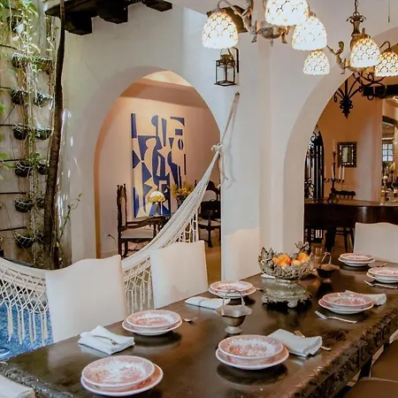 Сasa de vacaciones 7br Luxury House Inside Of The Walled City!
