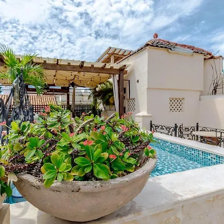 Сasa de vacaciones 7br Luxury House Inside Of The Walled City! Cartagena