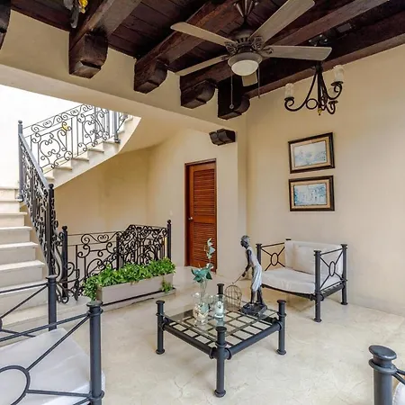 7br Luxury House Inside Of The Walled City!