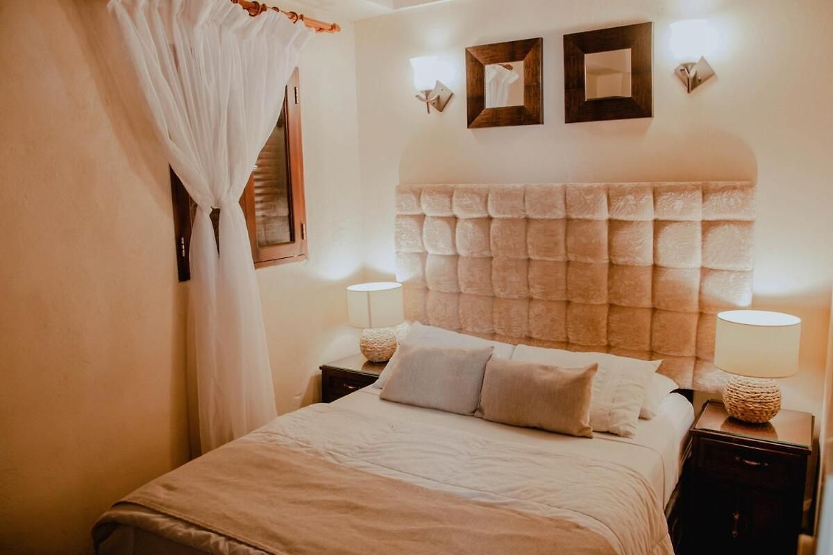 Сasa de vacaciones 7br Luxury House Inside Of The Walled City!