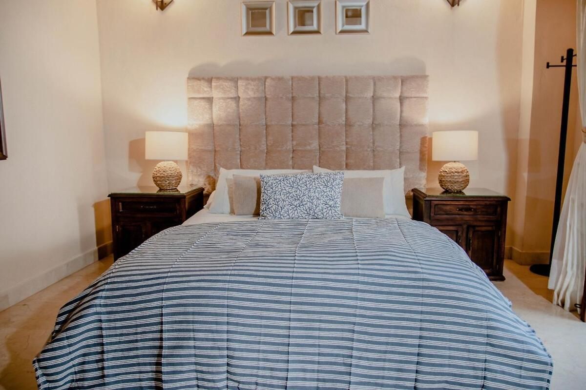 7br Luxury House Inside Of The Walled City!