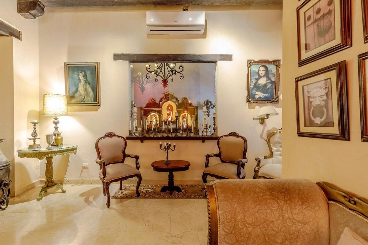 Сasa de vacaciones 7br Luxury House Inside Of The Walled City! *