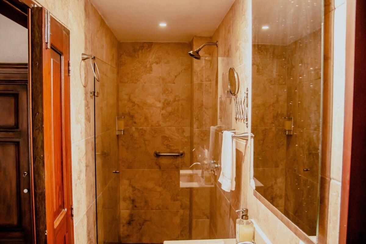 7br Luxury House Inside Of The Walled City! *