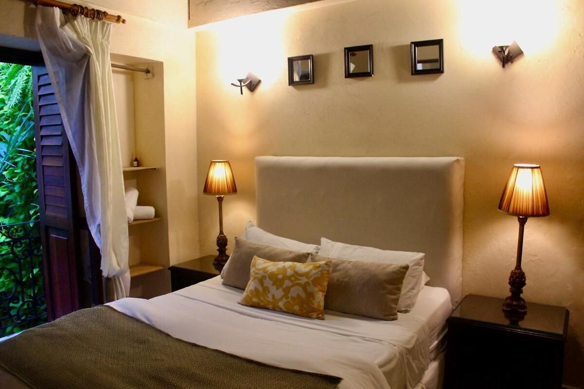 Сasa de vacaciones 7br Luxury House Inside Of The Walled City!