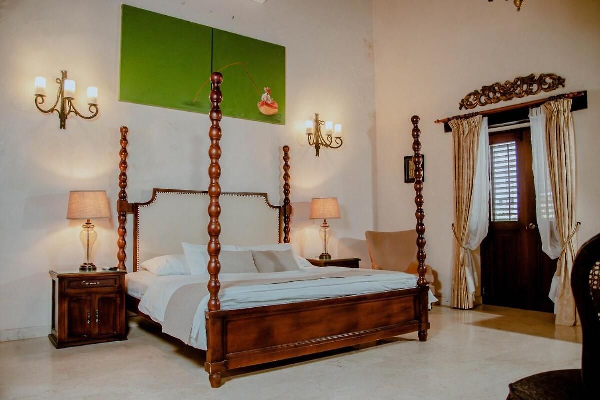 Сasa de vacaciones 7br Luxury House Inside Of The Walled City! Cartagena