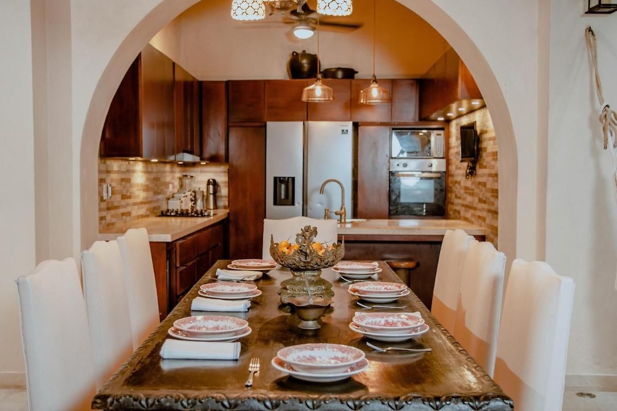 7br Luxury House Inside Of The Walled City!