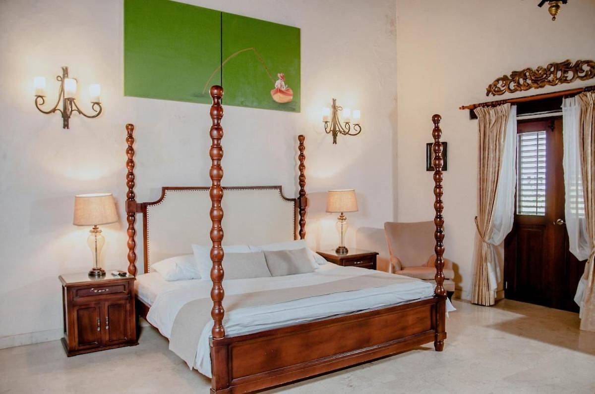 Сasa de vacaciones 7br Luxury House Inside Of The Walled City!