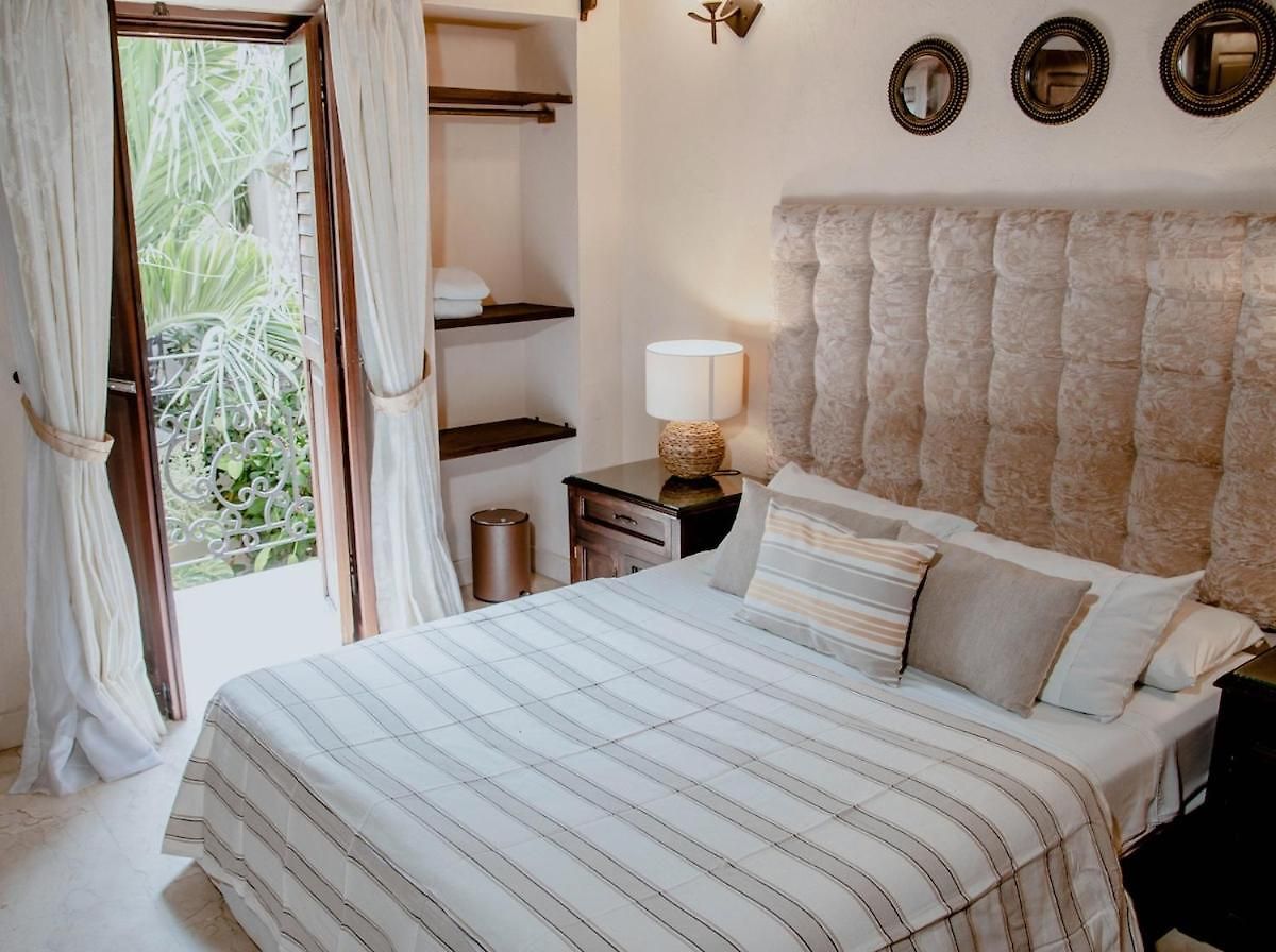 7br Luxury House Inside Of The Walled City!