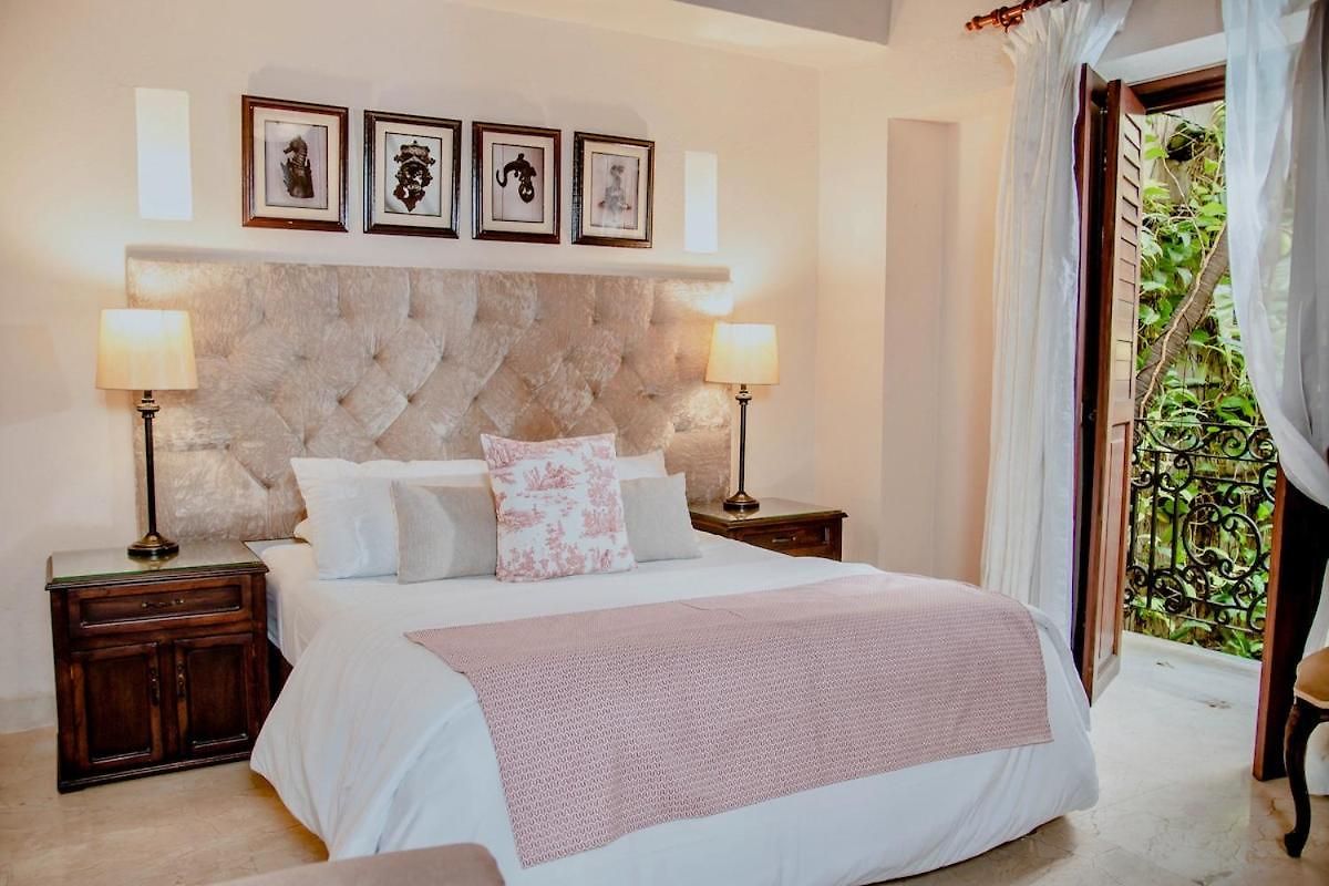7br Luxury House Inside Of The Walled City! *