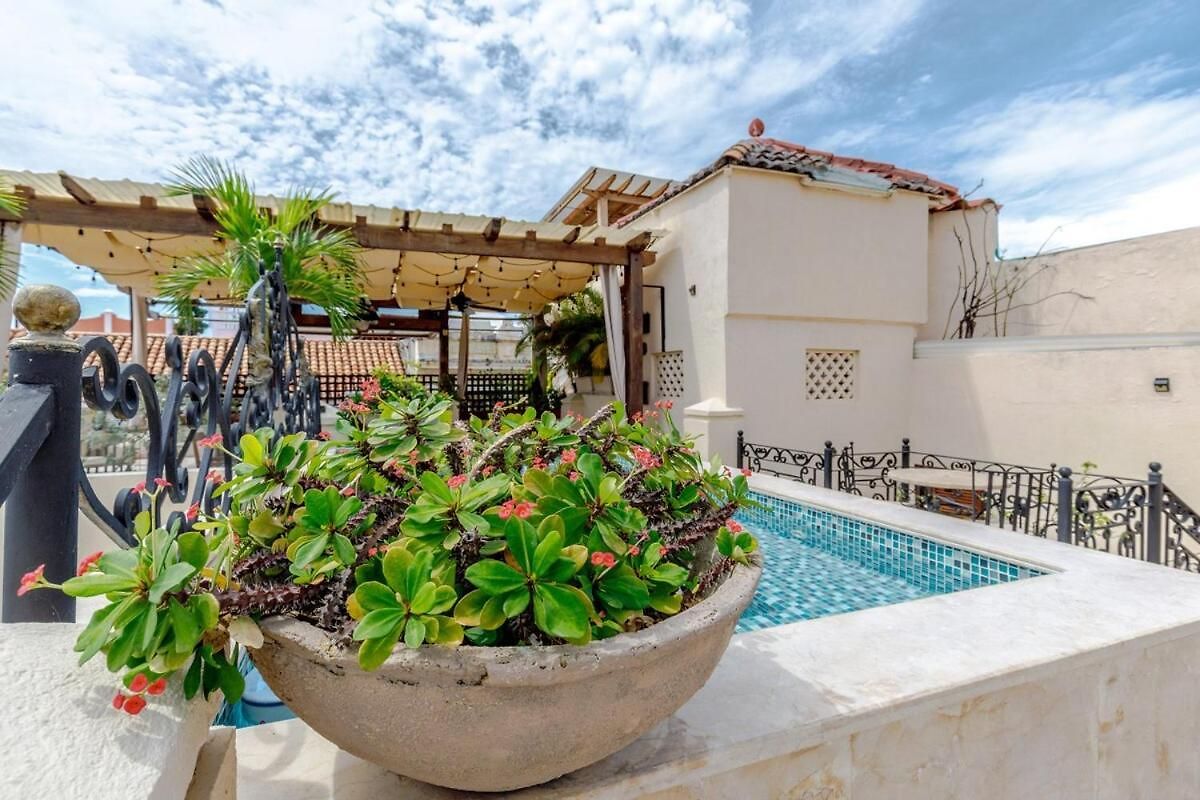 Сasa de vacaciones 7br Luxury House Inside Of The Walled City! Cartagena