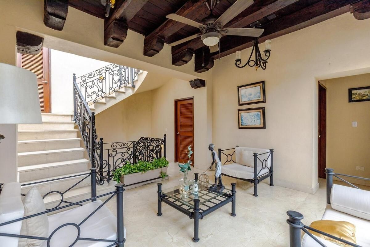 7br Luxury House Inside Of The Walled City!