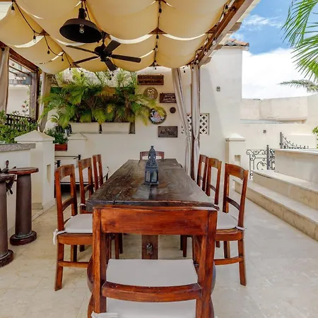 Сasa de vacaciones 7br Luxury House Inside Of The Walled City!