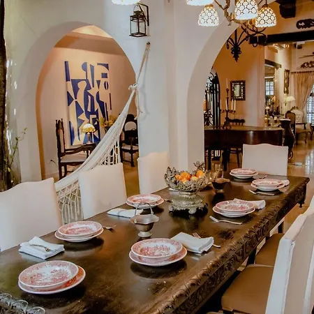 Сasa de vacaciones 7br Luxury House Inside Of The Walled City! Cartagena