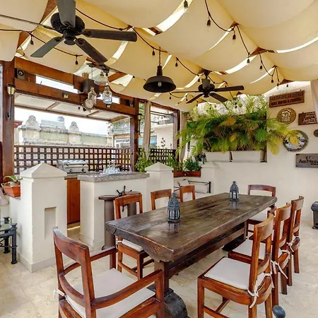 7br Luxury House Inside Of The Walled City! Сasa de vacaciones