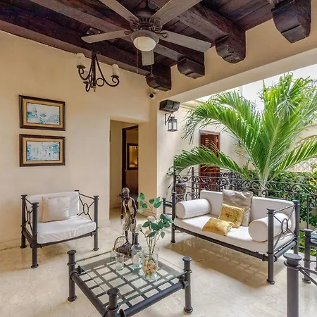 Сasa de vacaciones 7br Luxury House Inside Of The Walled City!