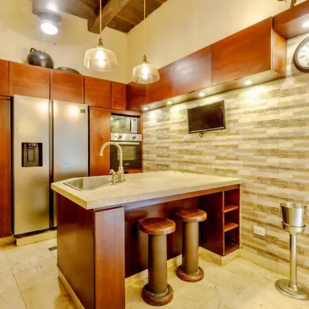 Сasa de vacaciones 7br Luxury House Inside Of The Walled City! *