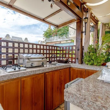 7br Luxury House Inside Of The Walled City! Сasa de vacaciones