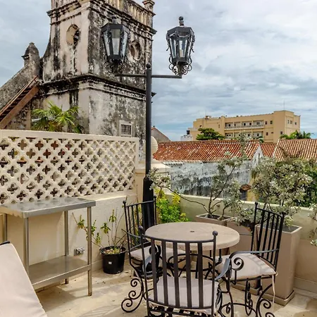 Сasa de vacaciones 7br Luxury House Inside Of The Walled City!